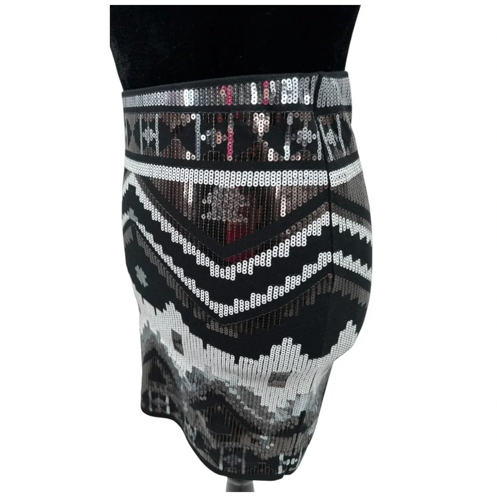 Express Womens Allover Sequin Aztec Print Mini Skirt Size XS Black White Stretch